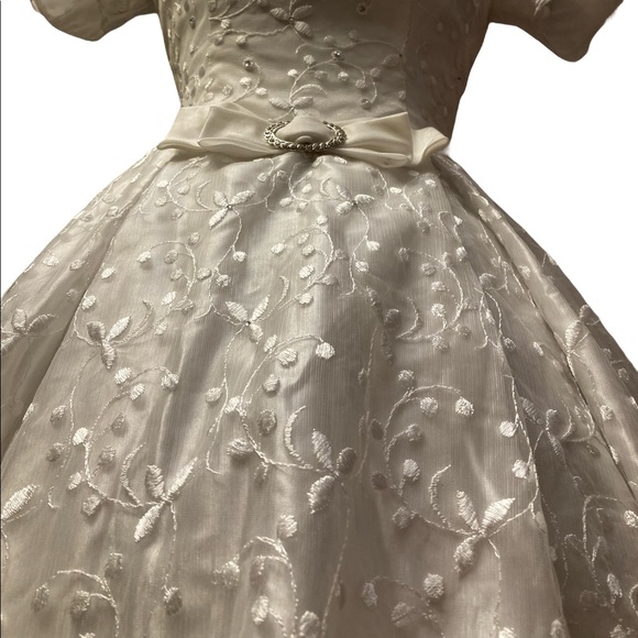 💚🤍NWOT/EMBROIDERED LACE WEDDING DRESS/ #004 - Picture 8 of 17